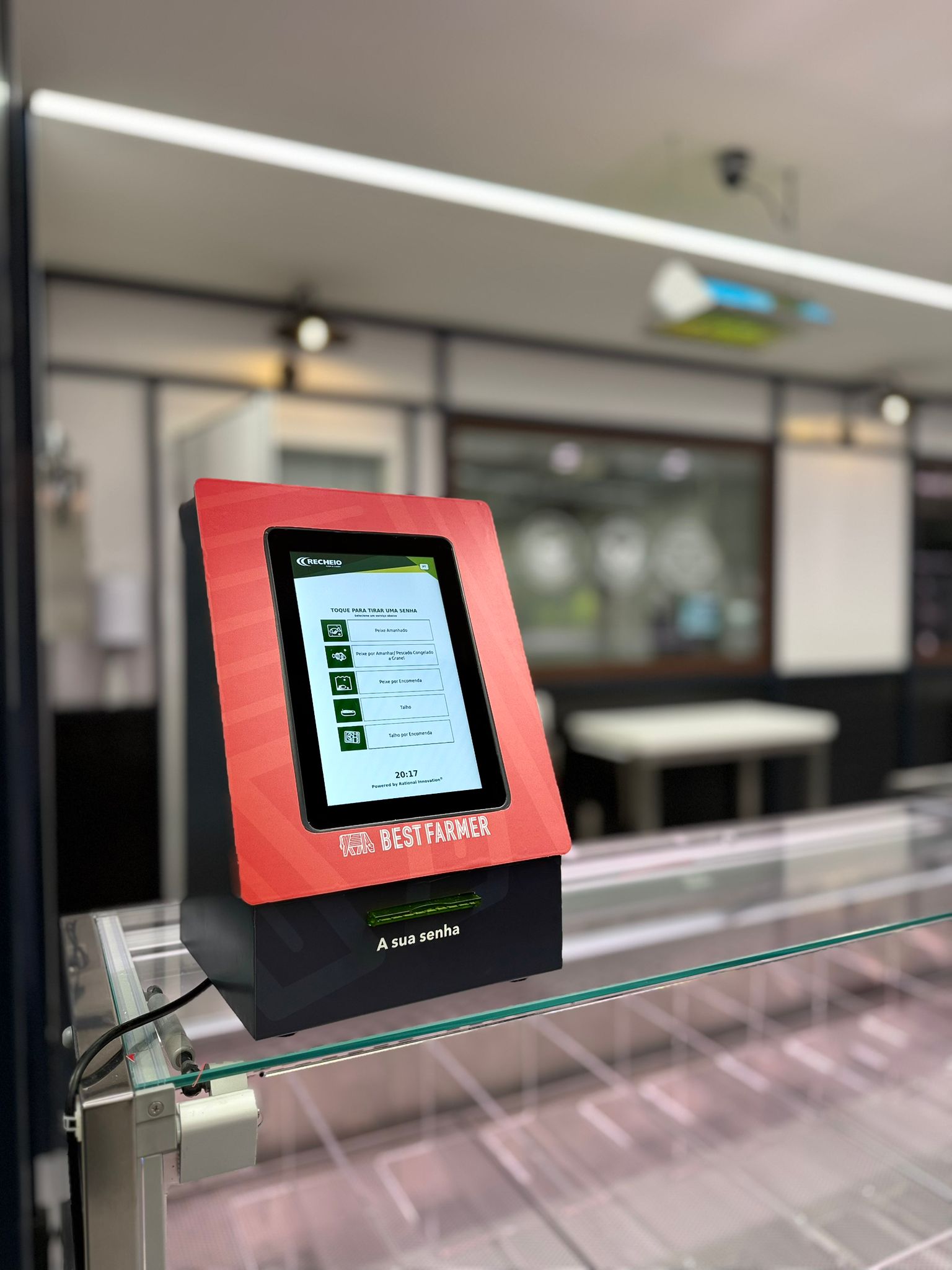 Qubo 10 - Dispensador sobremesa 10.1"